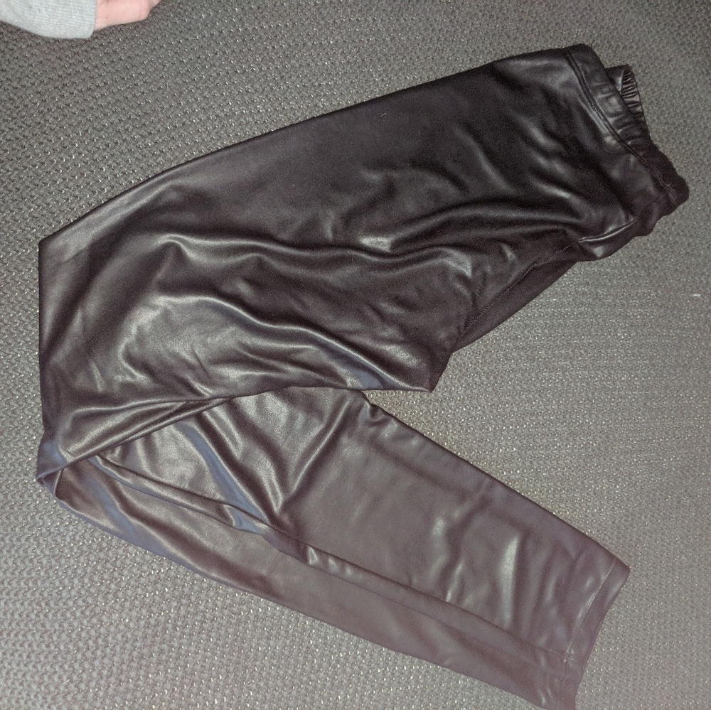 Faux leather legging